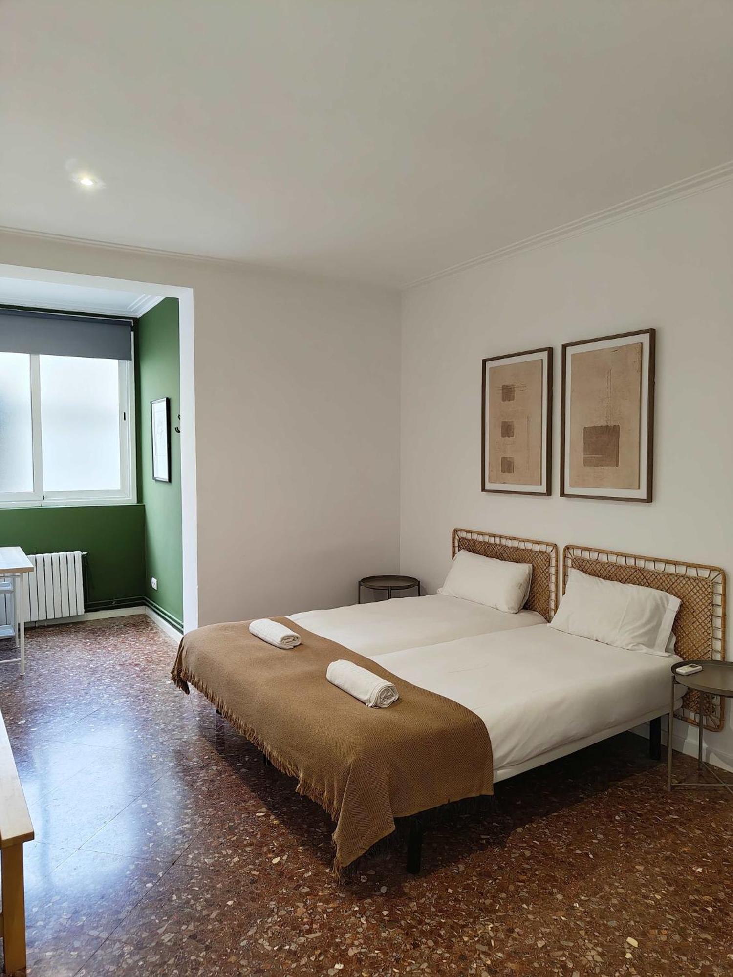Big For 15 In The Heart Of Eixample Barcellona